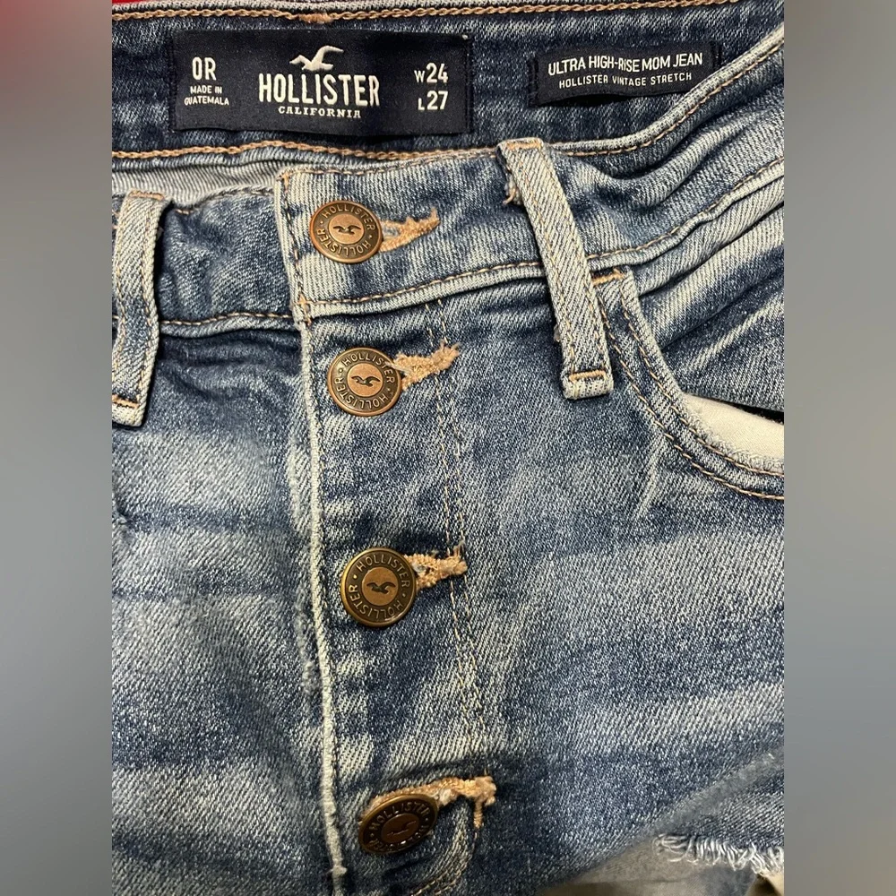 Hollister 💙Mom Jeans Blue High Rise Distressed Denim, size 0